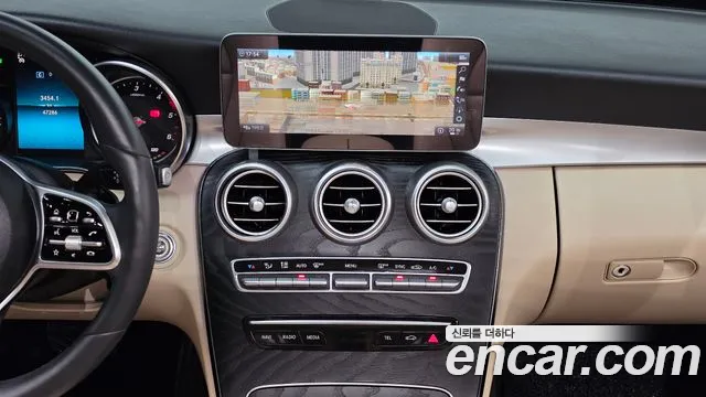 Mercedes-Benz C-Class 2019 thumb 12