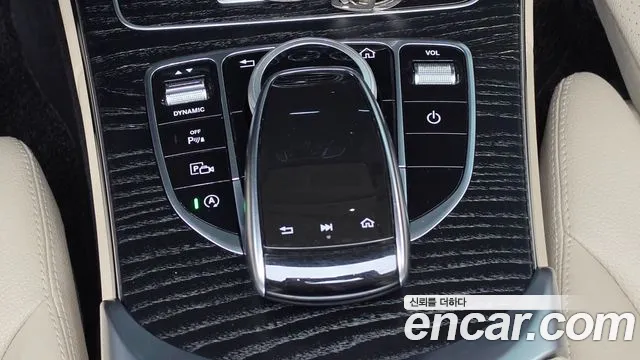 Mercedes-Benz C-Class 2019 thumb 9