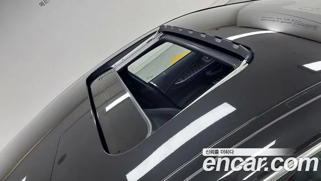 Mercedes-Benz AMG GT 2025 thumb 8