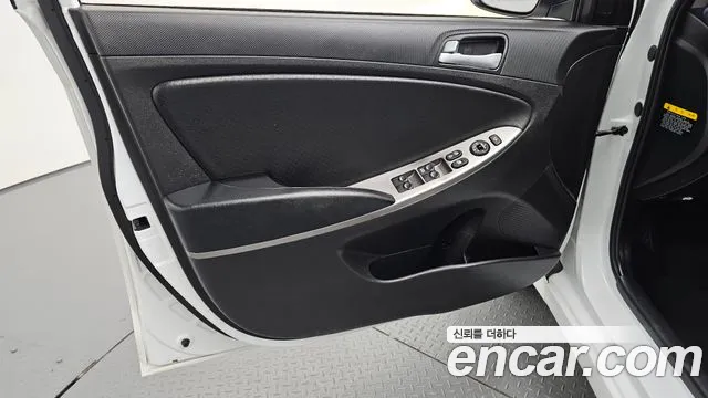 Hyundai Accent 2016 thumb 3