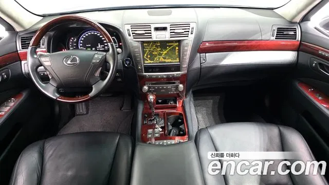Lexus LS 2010 thumb 10