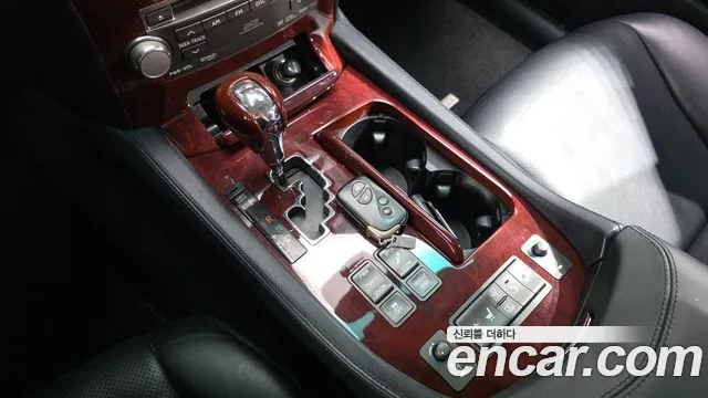 Lexus LS 2010 thumb 2