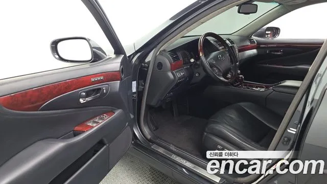 Lexus LS 2010 thumb 3