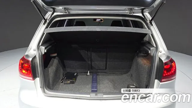 Volkswagen Golf 2012 thumb 11
