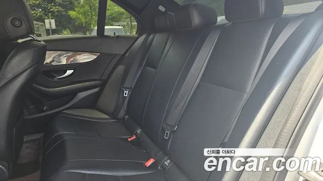 Mercedes-Benz C-Class 2017 thumb 2
