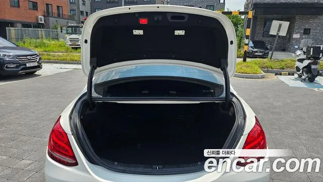 Mercedes-Benz C-Class 2017 thumb 12