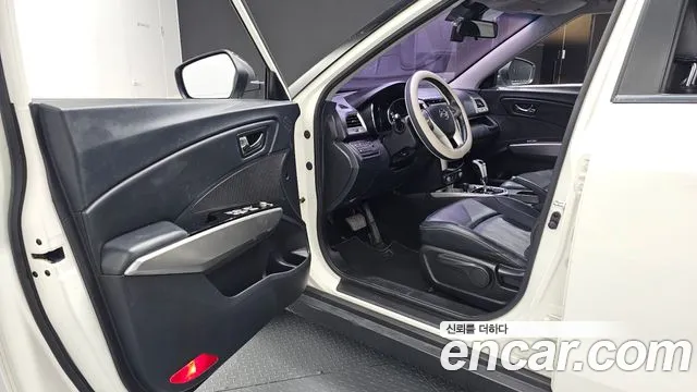 KGM Tivoli 2015 thumb 4
