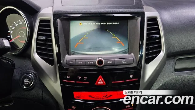 KGM Tivoli 2015 thumb 9