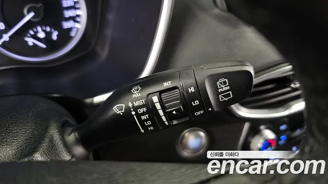 Hyundai Santa Fe 2018 thumb 10