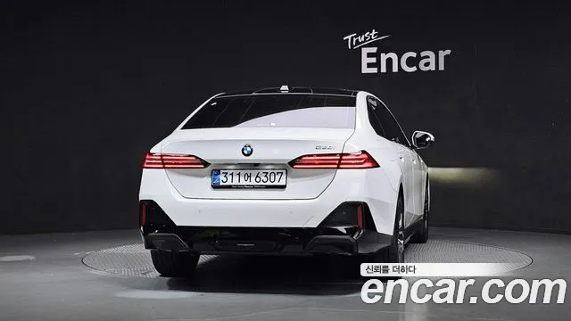 BMW 5 серии 2025 thumb 3