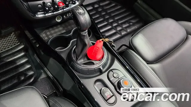Mini Cooper Clubman 2017 thumb 10