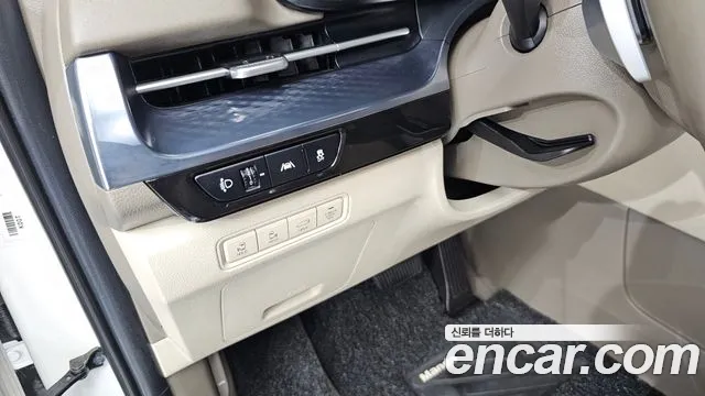 Kia Carnival 2021 thumb 2