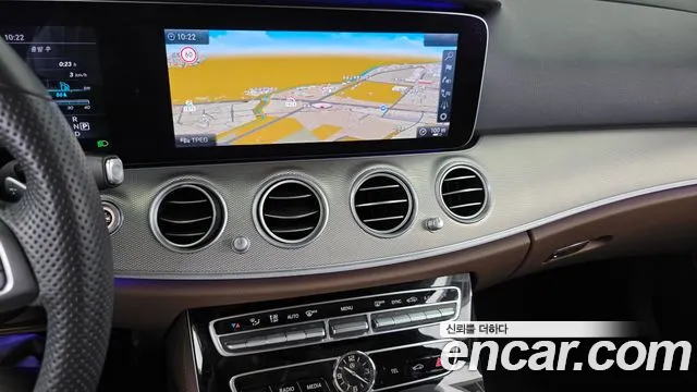 Mercedes-Benz E-Class 2017 thumb 8