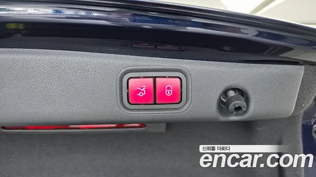Mercedes-Benz E-Class 2017 thumb 11
