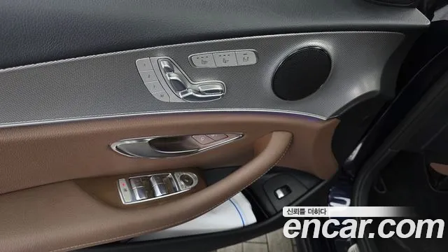 Mercedes-Benz E-Class 2017 thumb 6