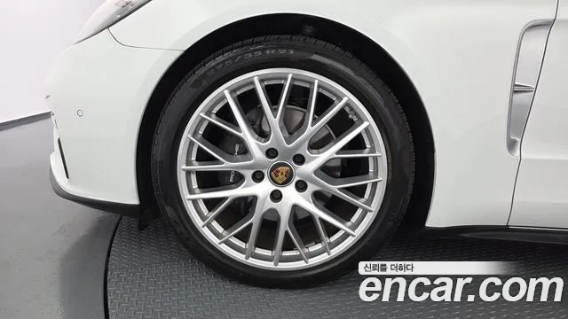 Porsche Panamera 2021 thumb 7