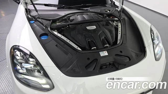 Porsche Panamera 2021 thumb 8