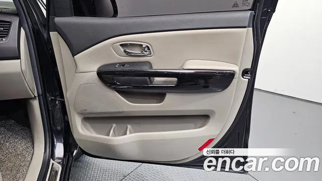 Kia Carnival 2019 thumb 9