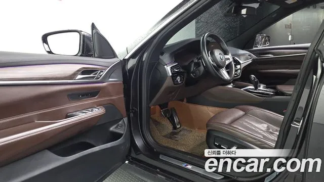 BMW 6 серии Gran Turismo 2019 thumb 12