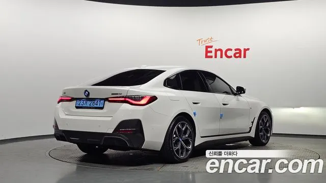 BMW i4 2022 thumb 3