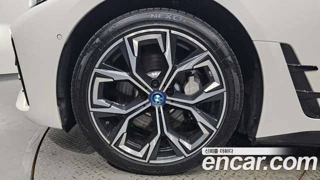 BMW i4 2022 thumb 9