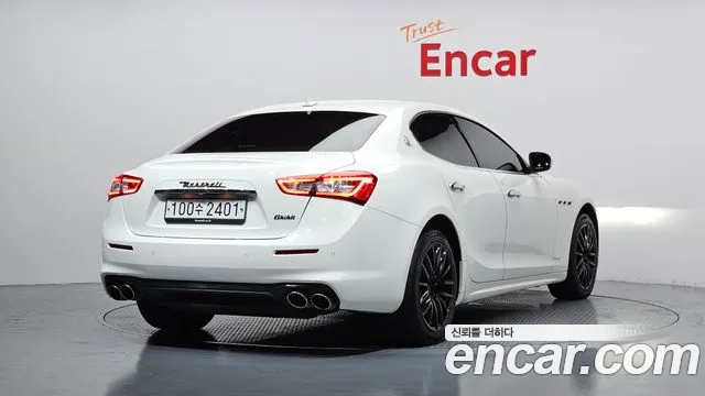 Maserati Ghibli 2019 thumb 10
