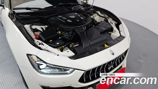 Maserati Ghibli 2019 thumb 3