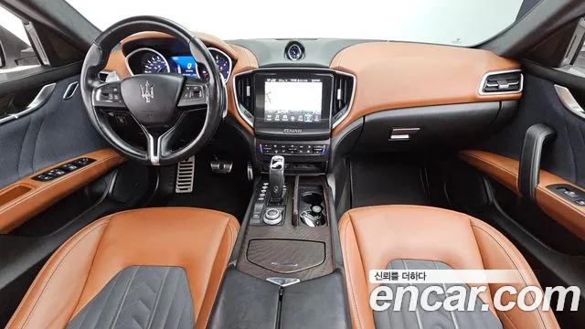Maserati Ghibli 2019 thumb 7