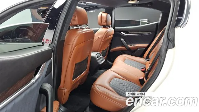 Maserati Ghibli 2019 thumb 4