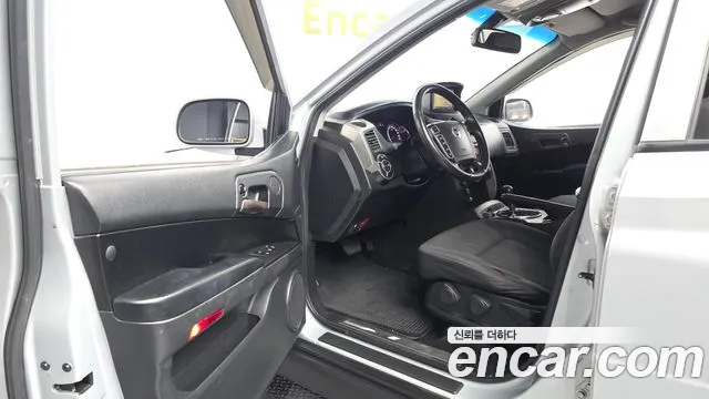 KGM Korando 2013 thumb 11
