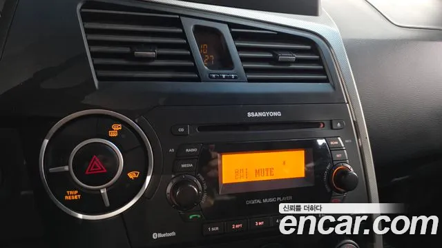 KGM Korando 2013 thumb 9