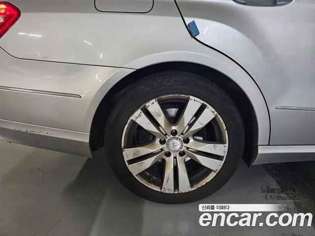 Mercedes-Benz E-Class 2011 thumb 3