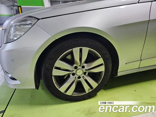 Mercedes-Benz E-Class 2011 thumb 2