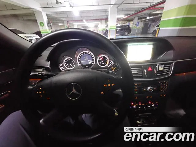 Mercedes-Benz E-Class 2011 thumb 12