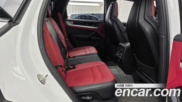 Porsche Cayenne 2024 thumb 8