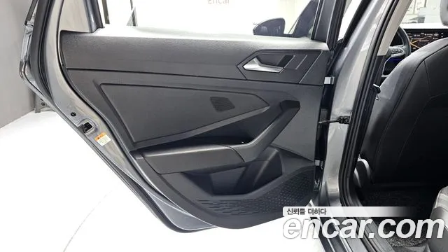 Volkswagen Jetta 2023 thumb 2