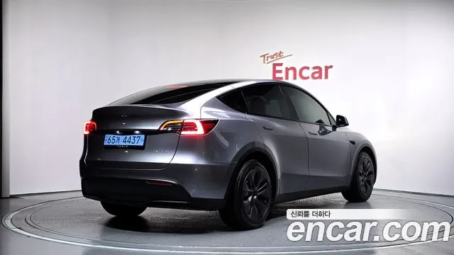 Tesla Model Y 2024 thumb 7