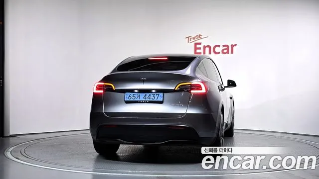 Tesla Model Y 2024 thumb 8