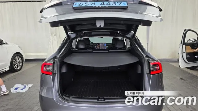 Tesla Model Y 2024 thumb 6