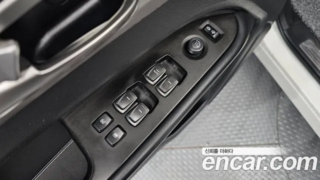 KGM Rexton 2018 thumb 3