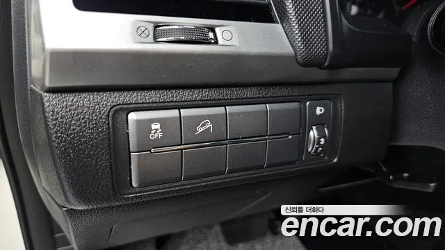 KGM Rexton 2018 thumb 12