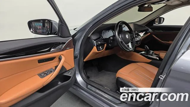 BMW 5 серии 2018 thumb 12
