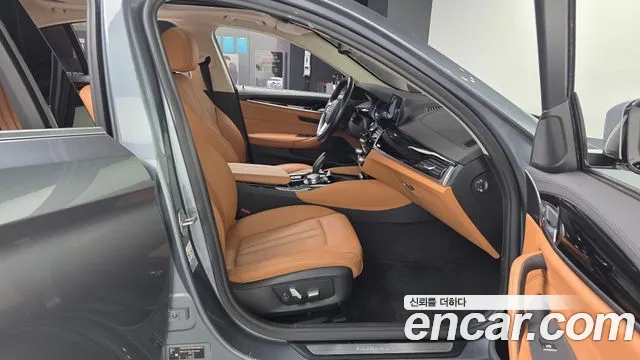 BMW 5 серии 2018 thumb 11
