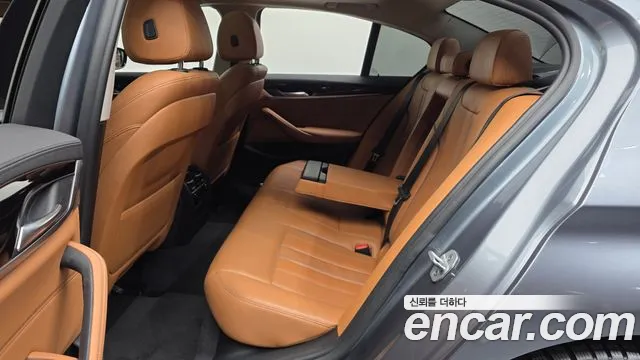 BMW 5 серии 2018 thumb 9