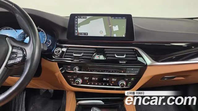 BMW 5 серии 2018 thumb 2