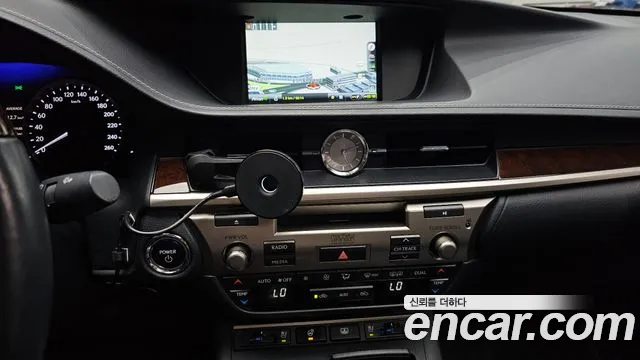 Lexus ES 300h 2012 thumb 11