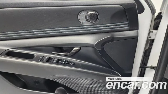 Hyundai Elantra 2022 thumb 7