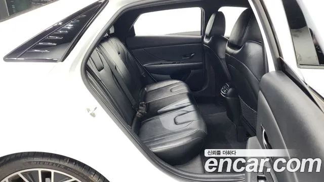 Hyundai Elantra 2022 thumb 2