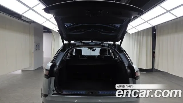 Land Rover Range Rover Velar 2018 thumb 11