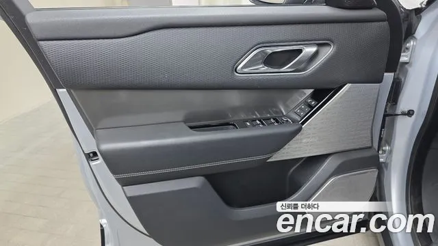Land Rover Range Rover Velar 2018 thumb 8